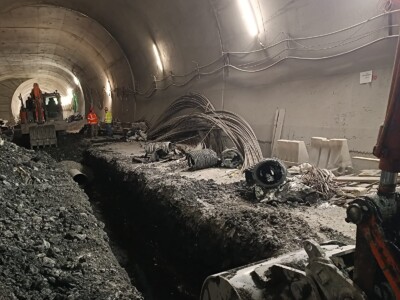 Tunnel Colle di Tenda - Operai al lavoro sugli impianti della galleria