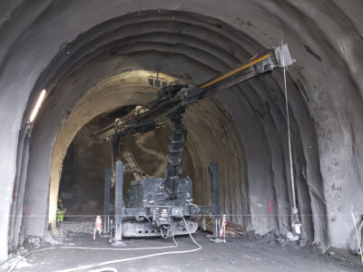 Tunnel du Col de Tende - Ouvriers au travail sur les entrées du tunnel